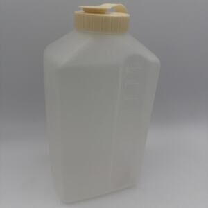 Rubbermaid Servin' Saver 2 Qt Drink Container Jug Almond Lid #2468 Vintage EUC